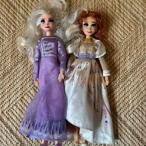 Frozen Anna and Elsa Dolls in Fancy Gowns